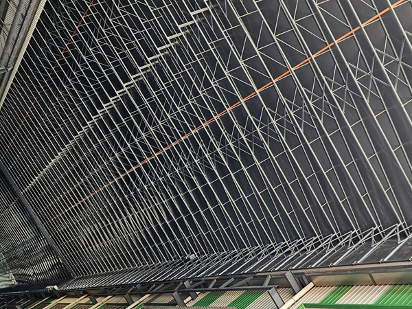 移動雨棚倉庫